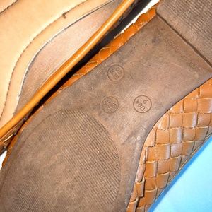 Penelope caramel flats